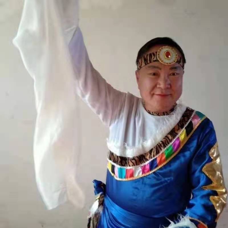 走在冷风中的第一张照片--丹东中老年相亲网